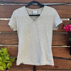 Nike V-Neck T-Shirt Womens Medium Gray Good Embroidered Swoosh Logo